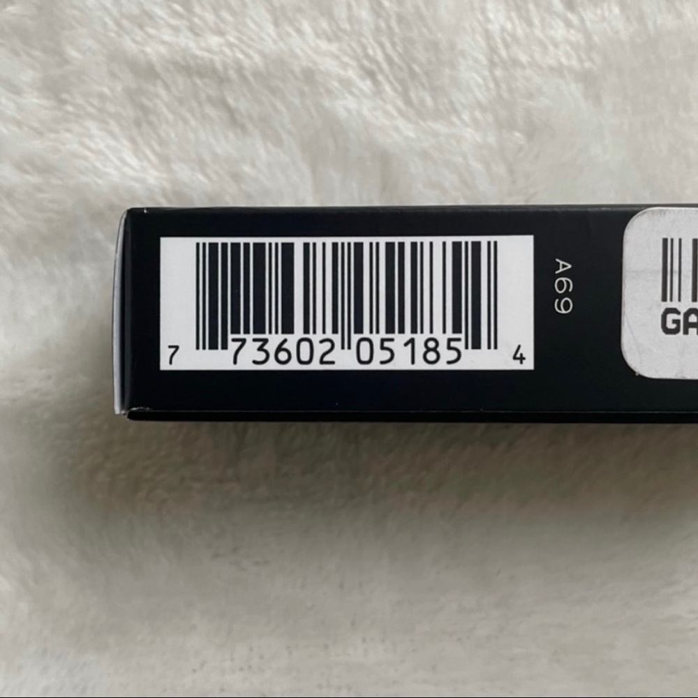 MAC Half ‘N Half Amplified Lipstick - Picture 9 of 9